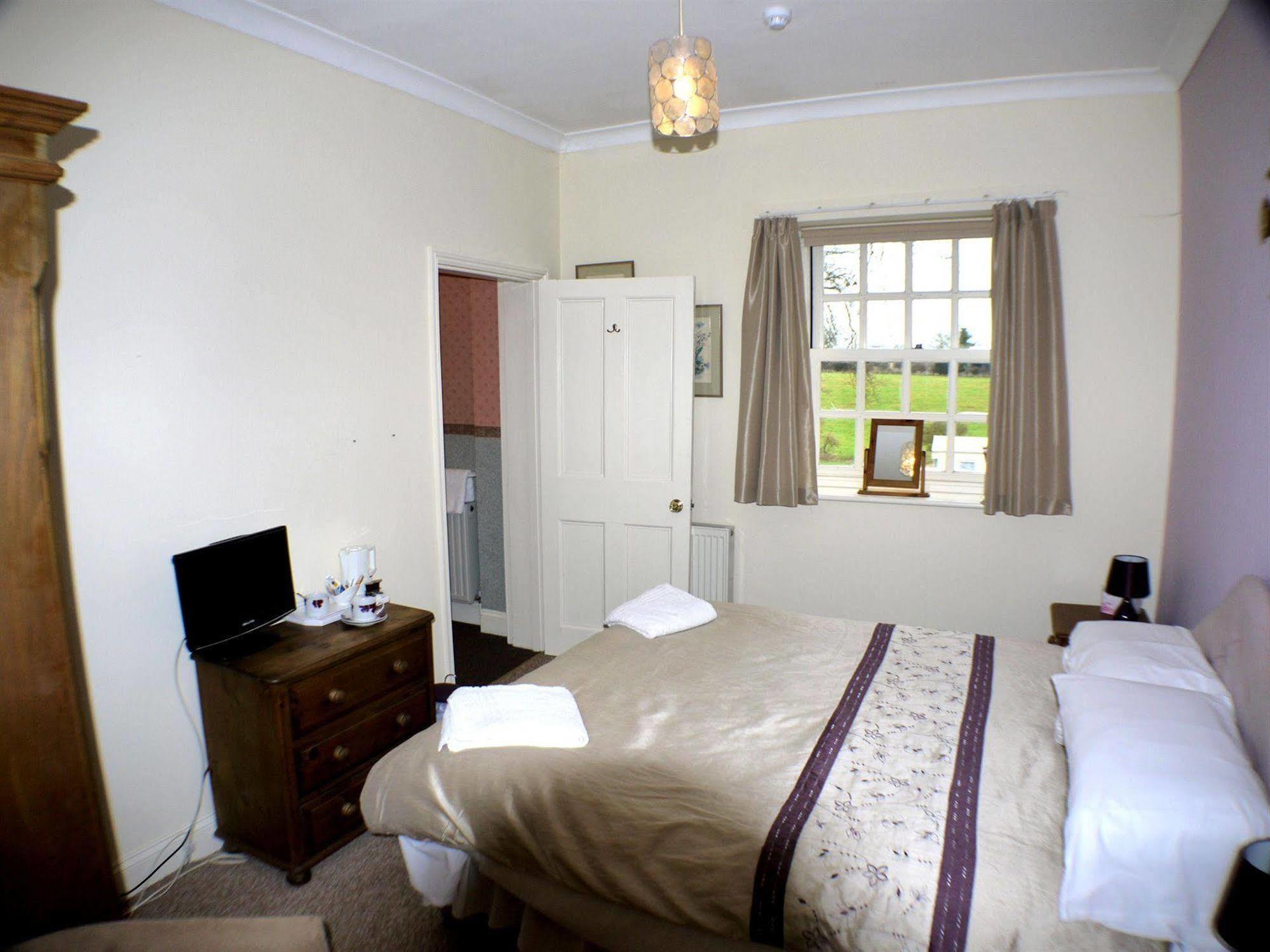 The Salhouse Lodge Hotel Wroxham Exterior photo