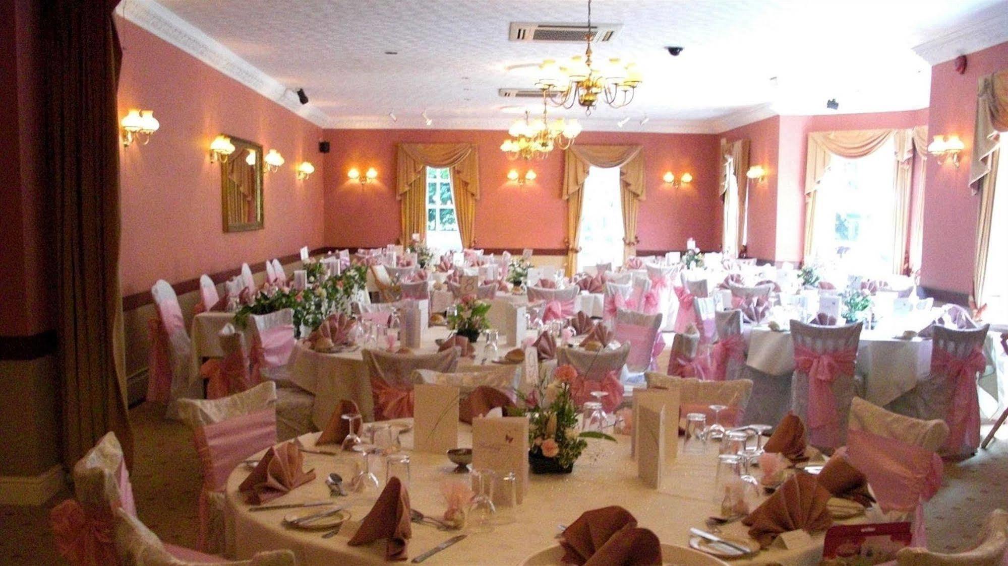 The Salhouse Lodge Hotel Wroxham Exterior photo